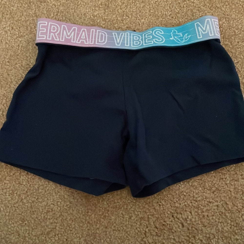 Short set - Picture 3 of 3